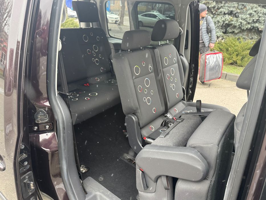 Volkswagen Caddi 2011 рік 7 місний