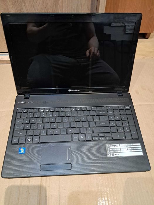 Sprzedam uszkodzony laptop na czesci
