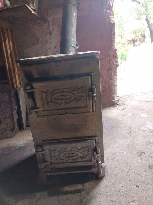 Продаю заводськую чугуную  буржуйку б/у