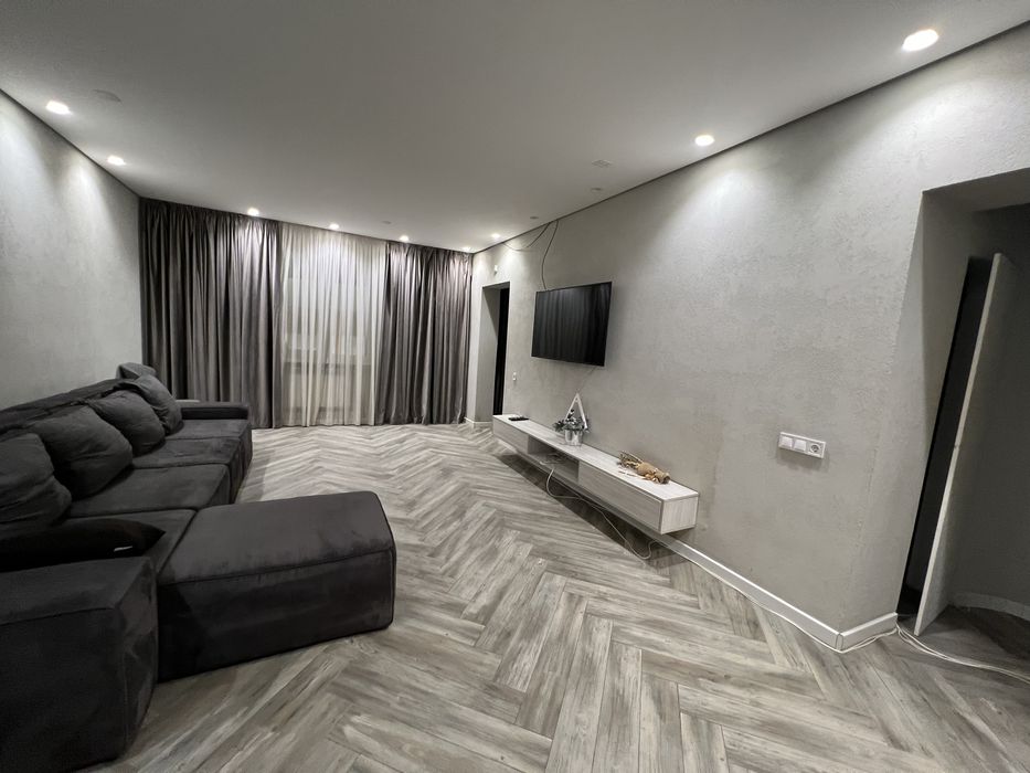 Продаж 4 кімнатноі квартири