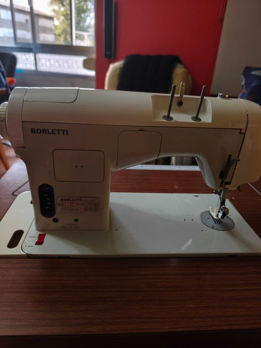 Duas Maquinas  de costura Borletti