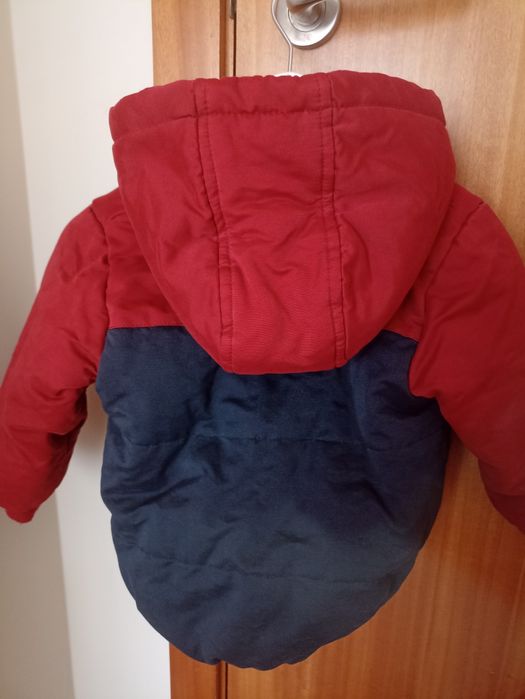 Casaco vermelho e azul