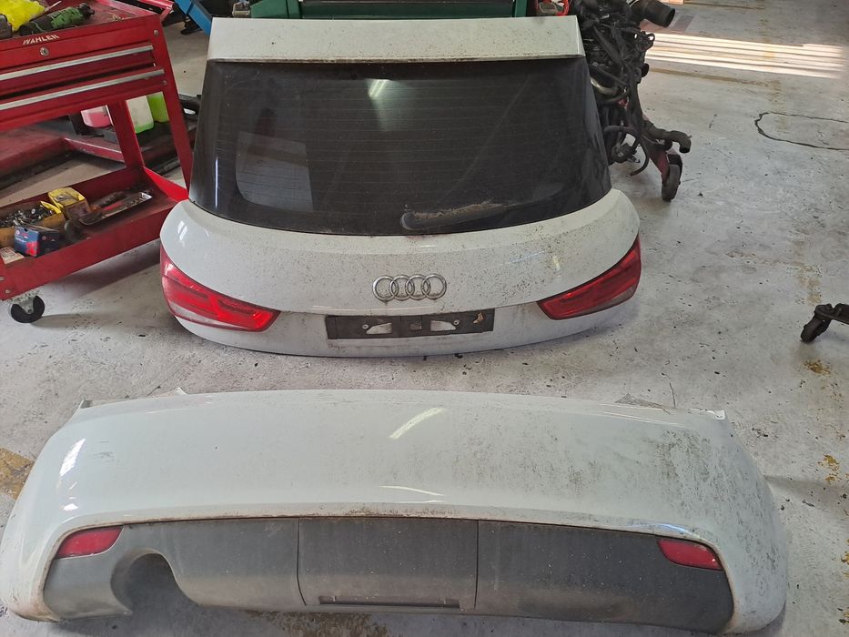 Tampa da mala completa e parachoques Audi A1 2012