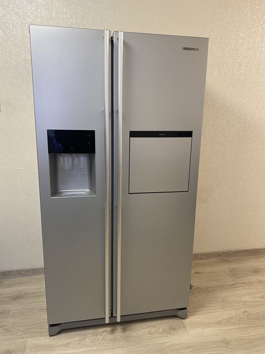 Холодильник самсунг в хорошому стані