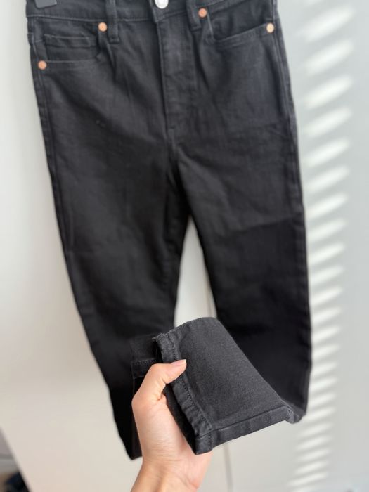 Czarne jeansy skinny Mango
