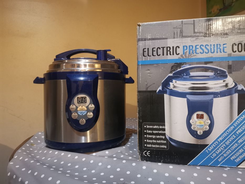 Panela de pressão eléctrica (nunca usada)