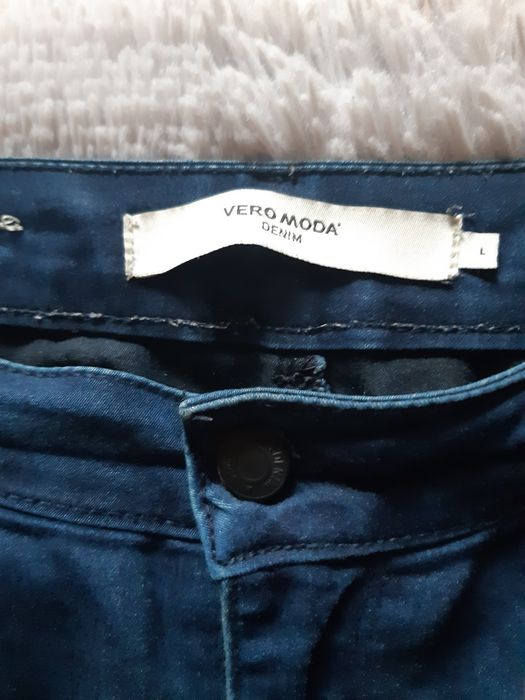 Jeansy ciemne Vero Moda
