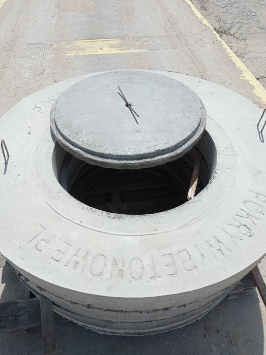 Właz betonowy 60cm pokrywa na szambo studnie