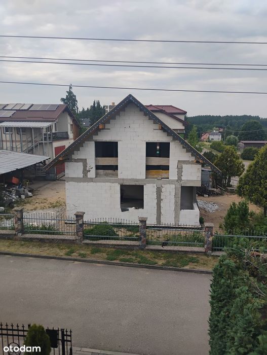 Dom wolnostojący z garażem, stan sur. otwarty, 140 m² na działce 600m²