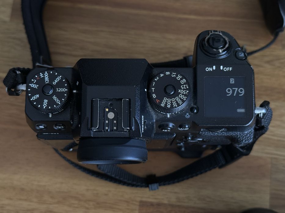 Fujifilm X-H1 + Grip + Fujinon 16mm f2.8 + 35mm f2 (Kit Profissional)