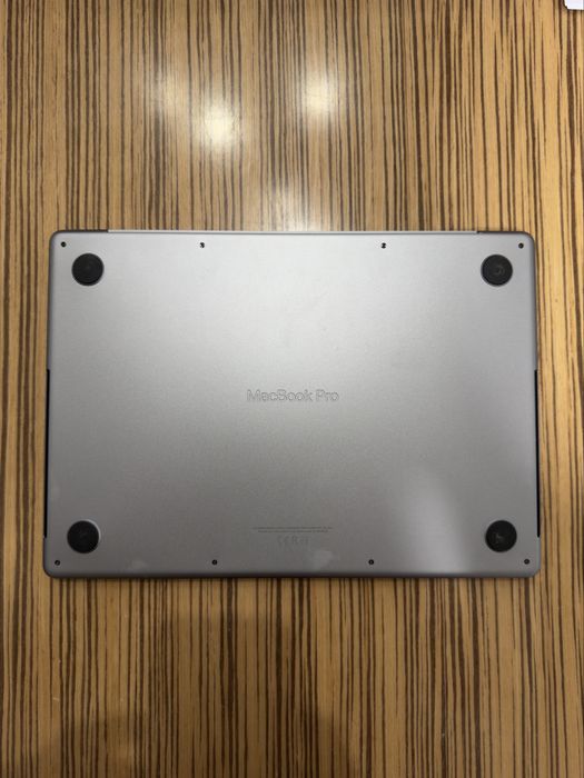 MacBook Pro 14" (2021) M1 Pro, 16 GB RAM, 512 GB – bateria 100% com 12 ciclos