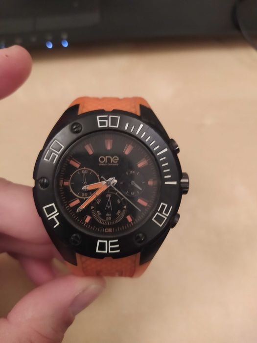 Relógio One e Relógio Levis