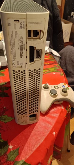 Vendo Xbox 360 usada a funcionar