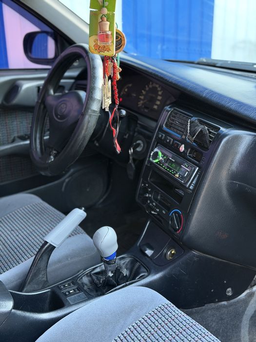 Toyota Carina E 1.6 бензин