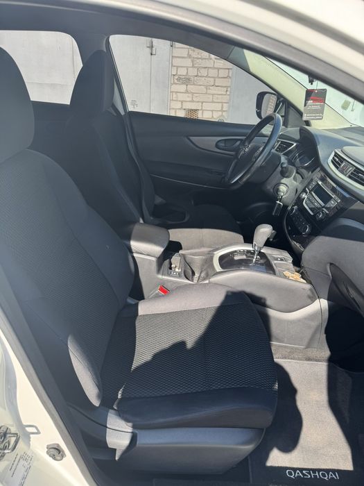 Вашій увазі Ніссан в рідній фарбі.