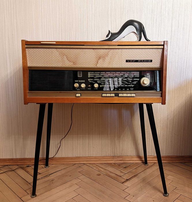 Радіоприймач VEF RADIO ретро радиола приемник