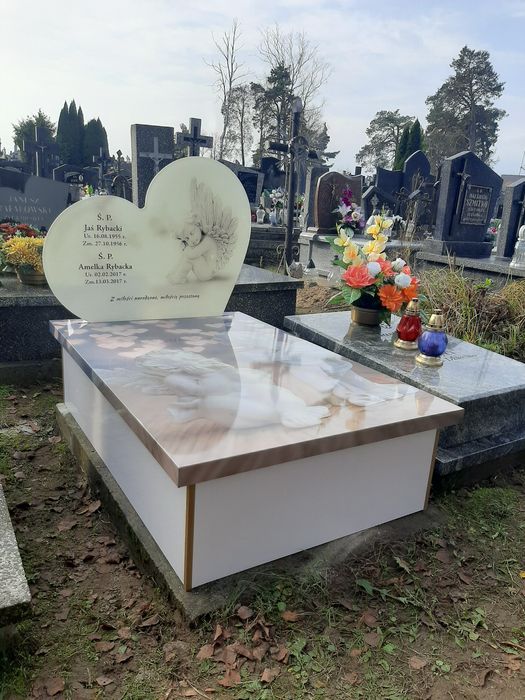 Nagrobek pomnik dziecięcy . Kompozytowy