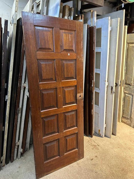 Porta antiga, de exterior em mogno medidas: 77X198 cm