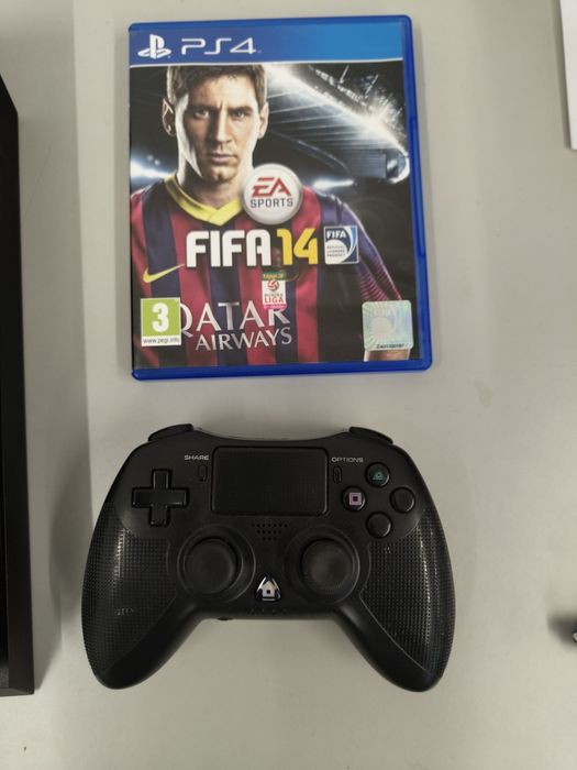 PlayStation 4 com jogo