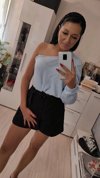 Piękny sweter sweterek jedno ramię baby blue wassyl Uni