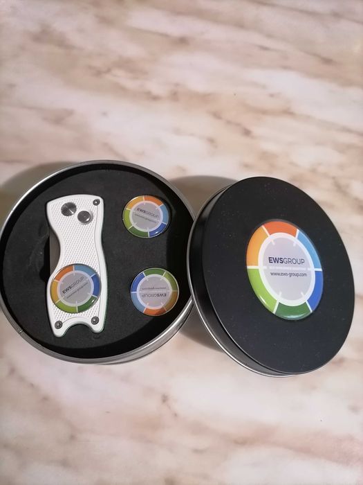 Сувениры. Коллекция готовальни. Вилка для гольфа. Часы.