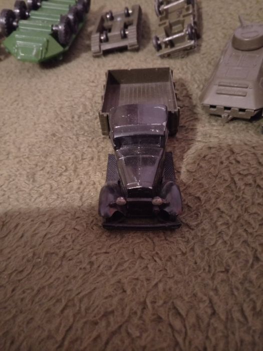 Старі машинки 1:43