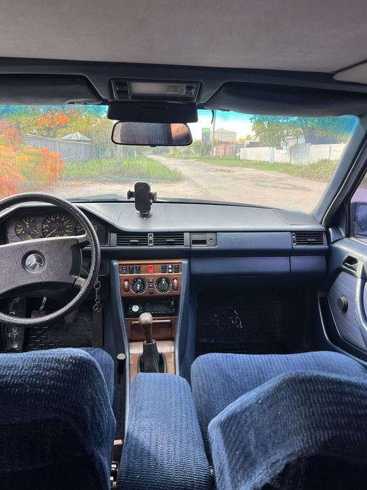 Mersedes W124 E230