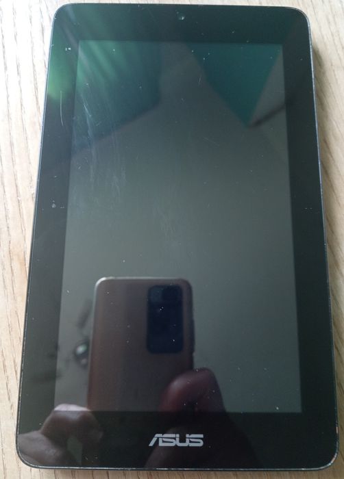 Продам планшет Asus на запчастини.