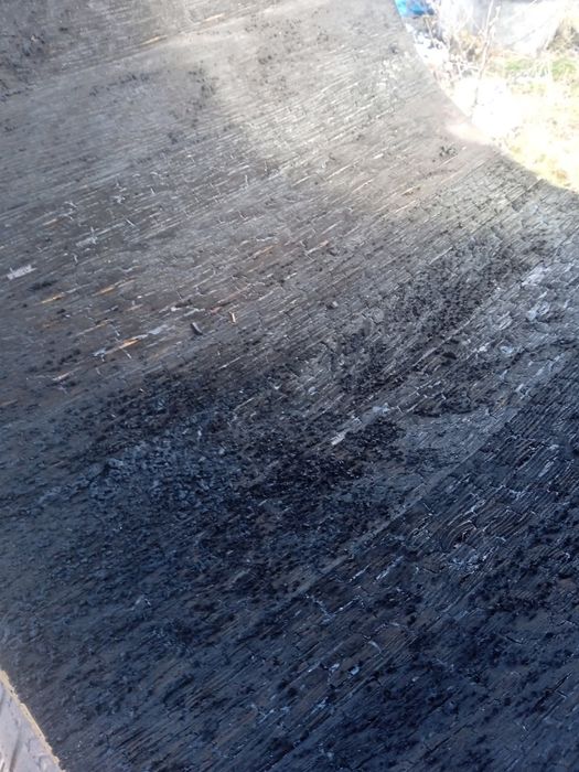 Beczka dębowa 140l zalewana czerwonym winem w Hiszpanii. Dąb francuski
