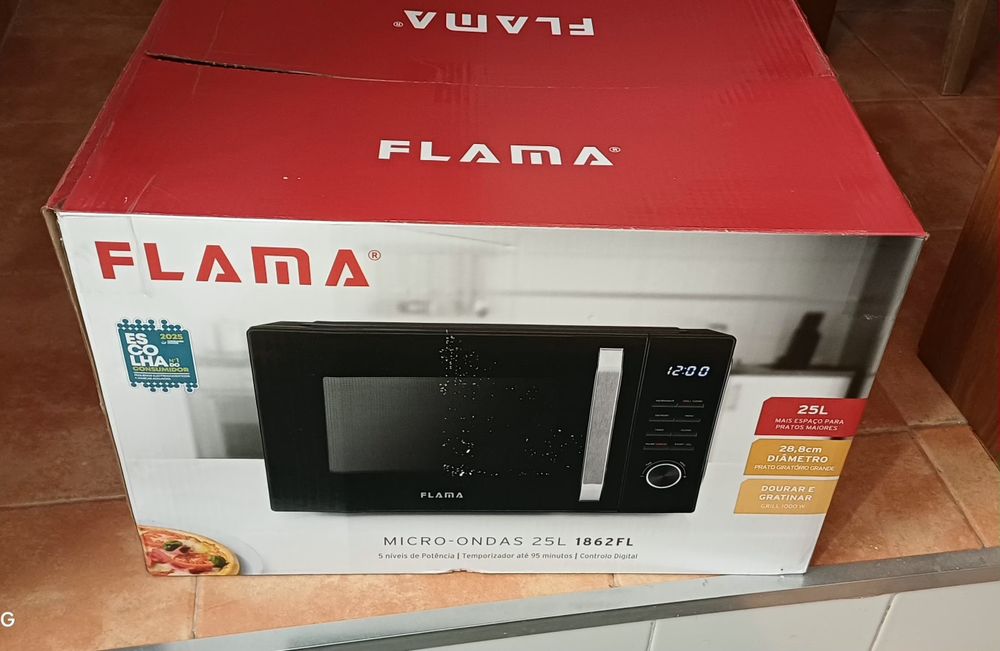 Microondas Flama com gril 25litros quase novo