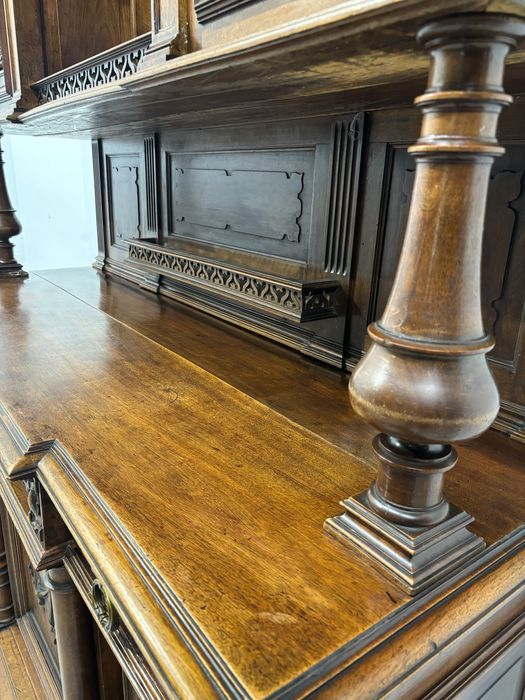 Duży piękny orzechowy kredens neorenesansowy