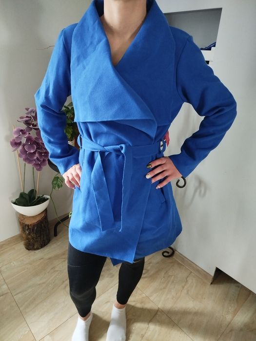 Flauszowy płaszcz z paskiem s m l