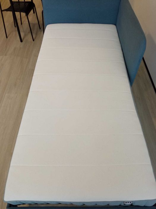 Conjunto Mesa (com 4 cadeiras) e Cama (com colchão)