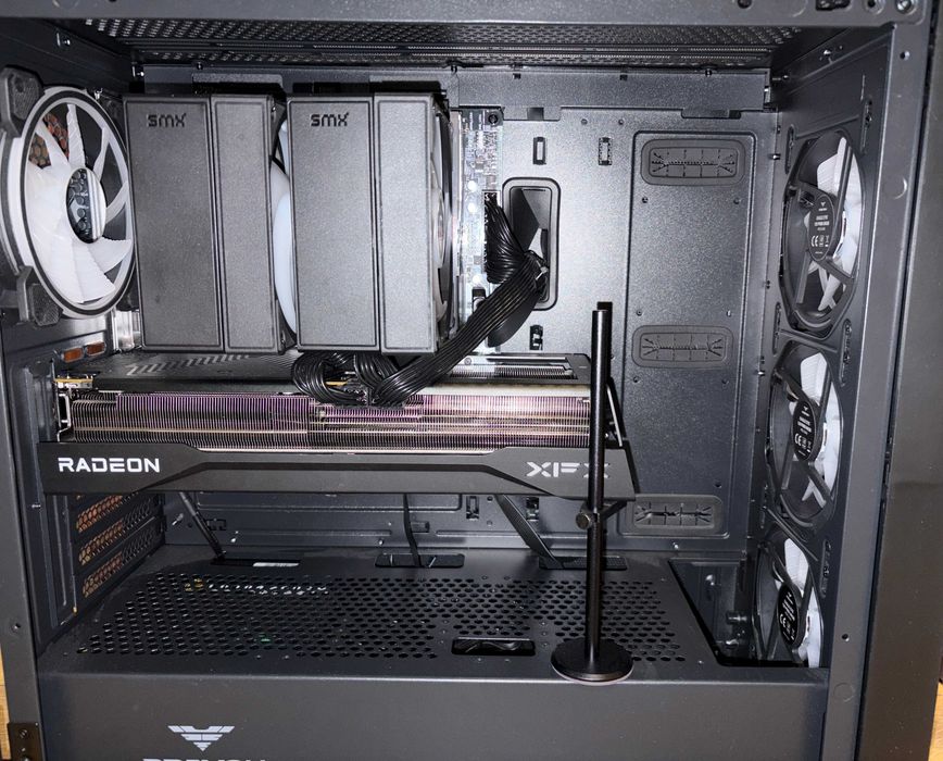 Komputer do gier Ryzen 7 7800X3D, RX 9070XT, 32GB RAM, 2TB m.2