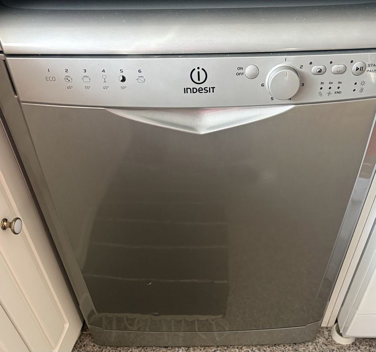 Máquina lavar loiça Indesit