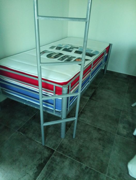 Cama - Beliche mais 2 colcões - Usados em muito bom estado