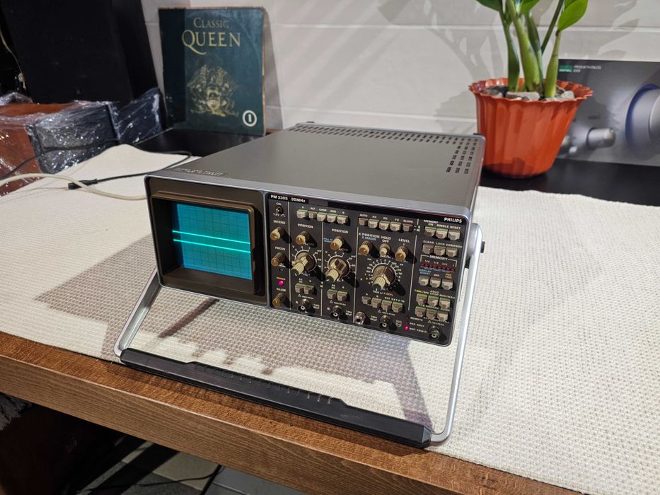 Philips PM3305 35MHz Four Channel Oscilloscope