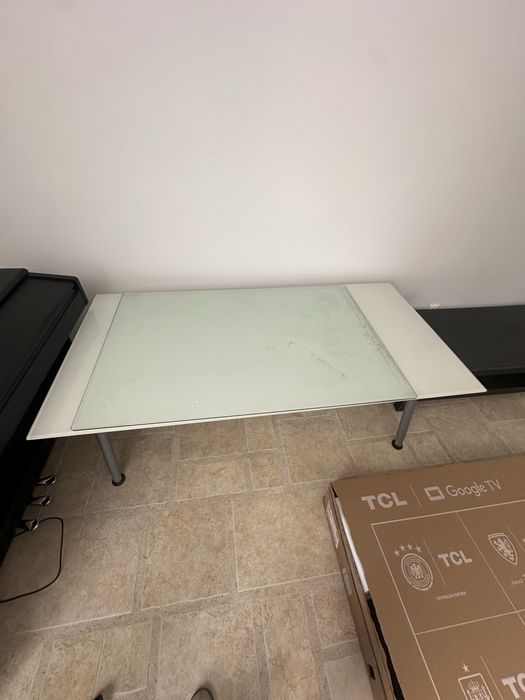 Mesa com tampo de vidro