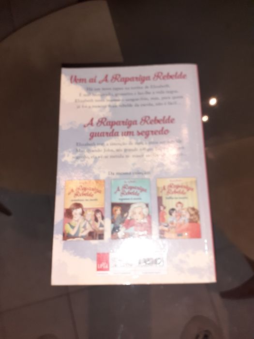Livro coleção A rapariga rebelde