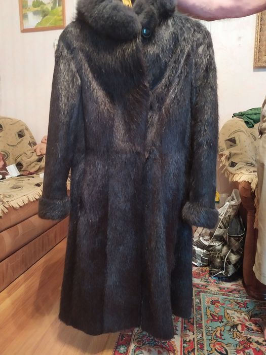 шуба з хутра нутрії,чорно-сірого кольору,розмір 46,довжина 105 см