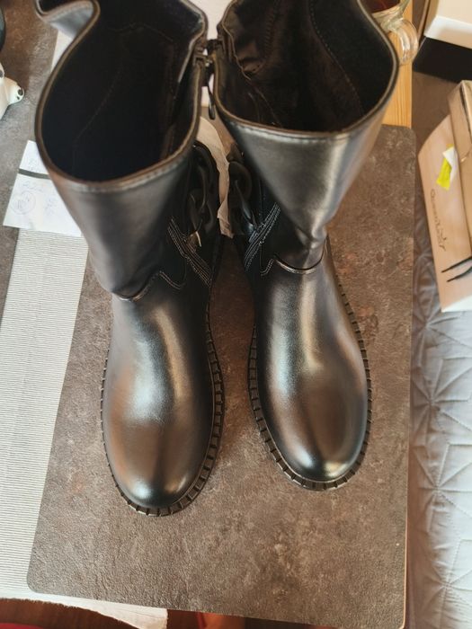 Piękne nowe czarne ocieplane botki ozdobione łańcuchem