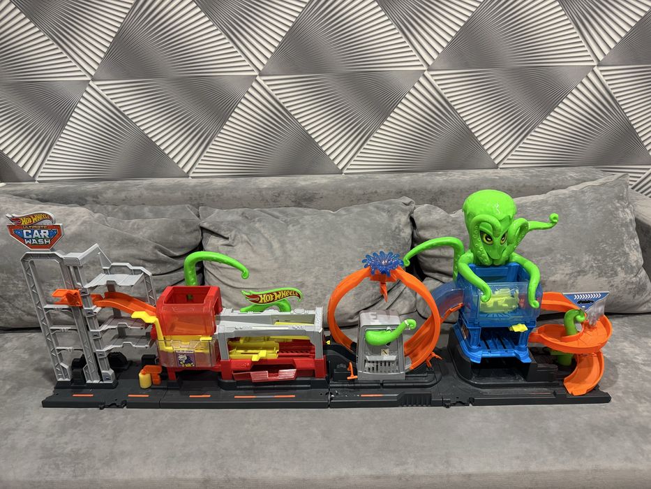 Трек Хот Вілс ,восмініг ,зміни колір (оригінал)