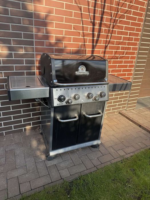 Газовий гриль Broil King Baron 490 з електричним вертелем