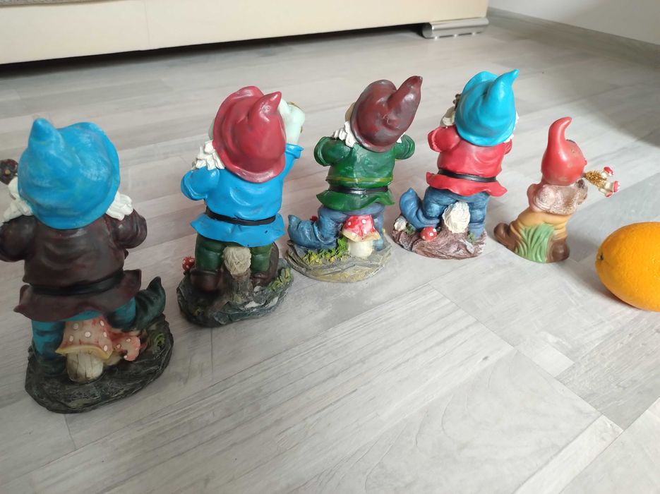 Zestaw pięciu figurek krasnali, fajna ozdoba domu, ogrodu