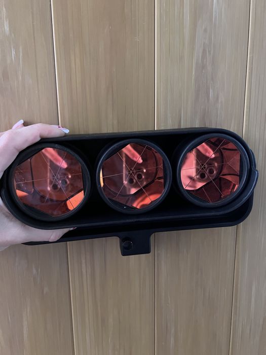 Продам отражатель  Leica трехпризменный