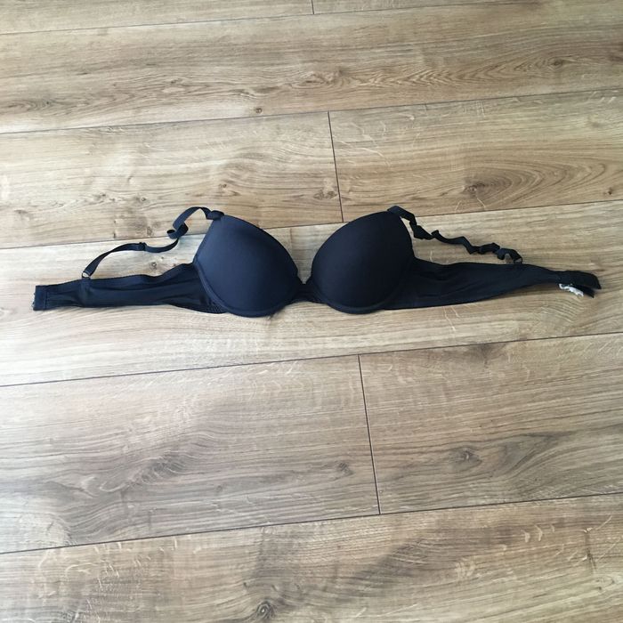 Czarny Biustonosz - Gładki Stanik Sinsay 75A