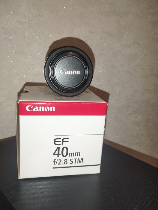 Продам об'єктив Canon EF 40mm 2.8 STM