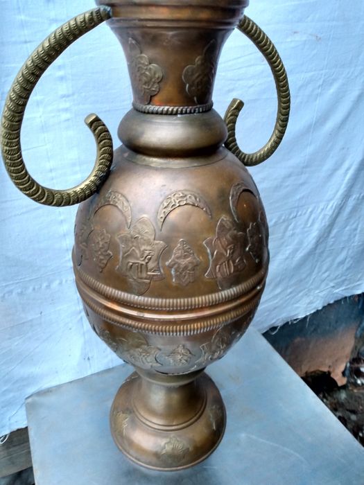 Miedziany wazon dzban na wodę