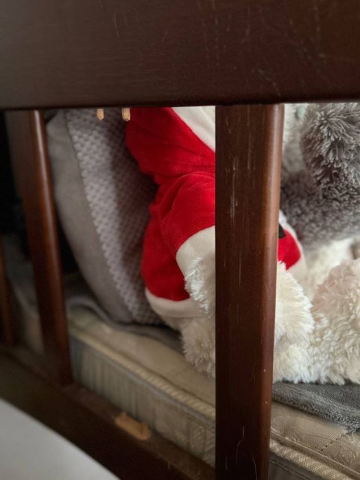 Двоярусне дерев’яне ліжко