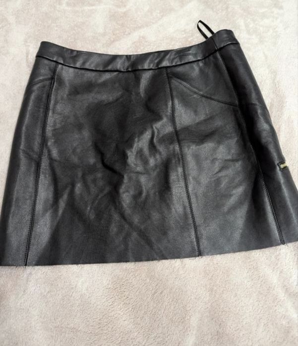 Юбка эко кожа,черная,новая, размер  L.